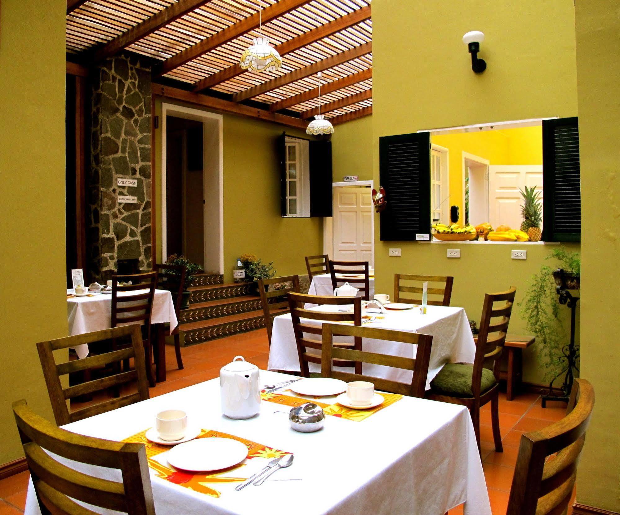 Hotel Cayman Quito Esterno foto